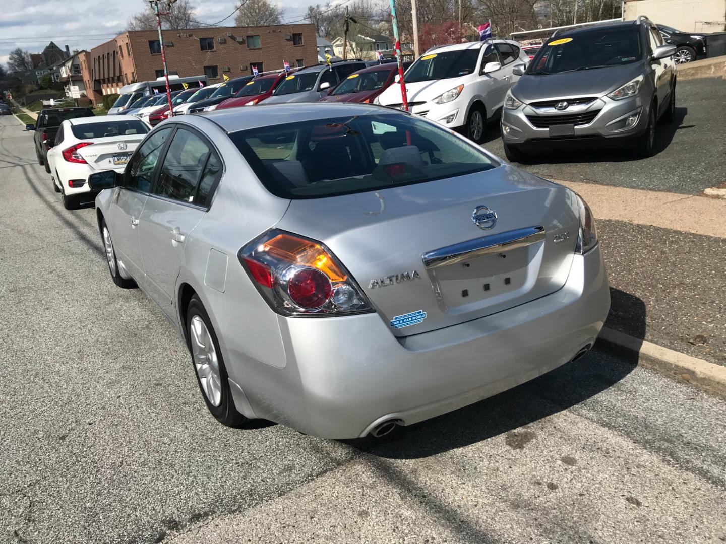 2012 Silver /Gray Nissan Altima 2.5 S (1N4AL2AP2CC) with an 2.5 V4 engine, Automatic transmission, located at 577 Chester Pike, Prospect Park, PA, 19076, (610) 237-1015, 39.886154, -75.302338 - Photo#5